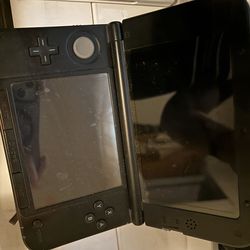 Nintendo 3DS XL Year of Luigi edition