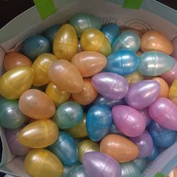 435 Eggs With Small Candy And SmallToys