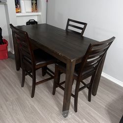 Dining Room Table w/ Chairs 