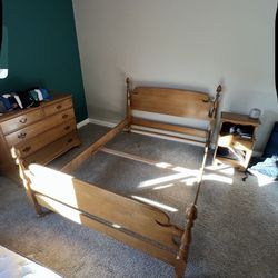Full Size Mattress/Base/Wood Bed Frame
