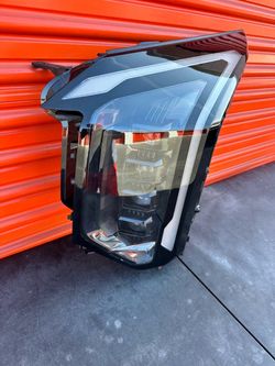 2026 KIA SPORTAGE LEFT HEADLIGHT USED OEM TWO PROJECTOR  OEM