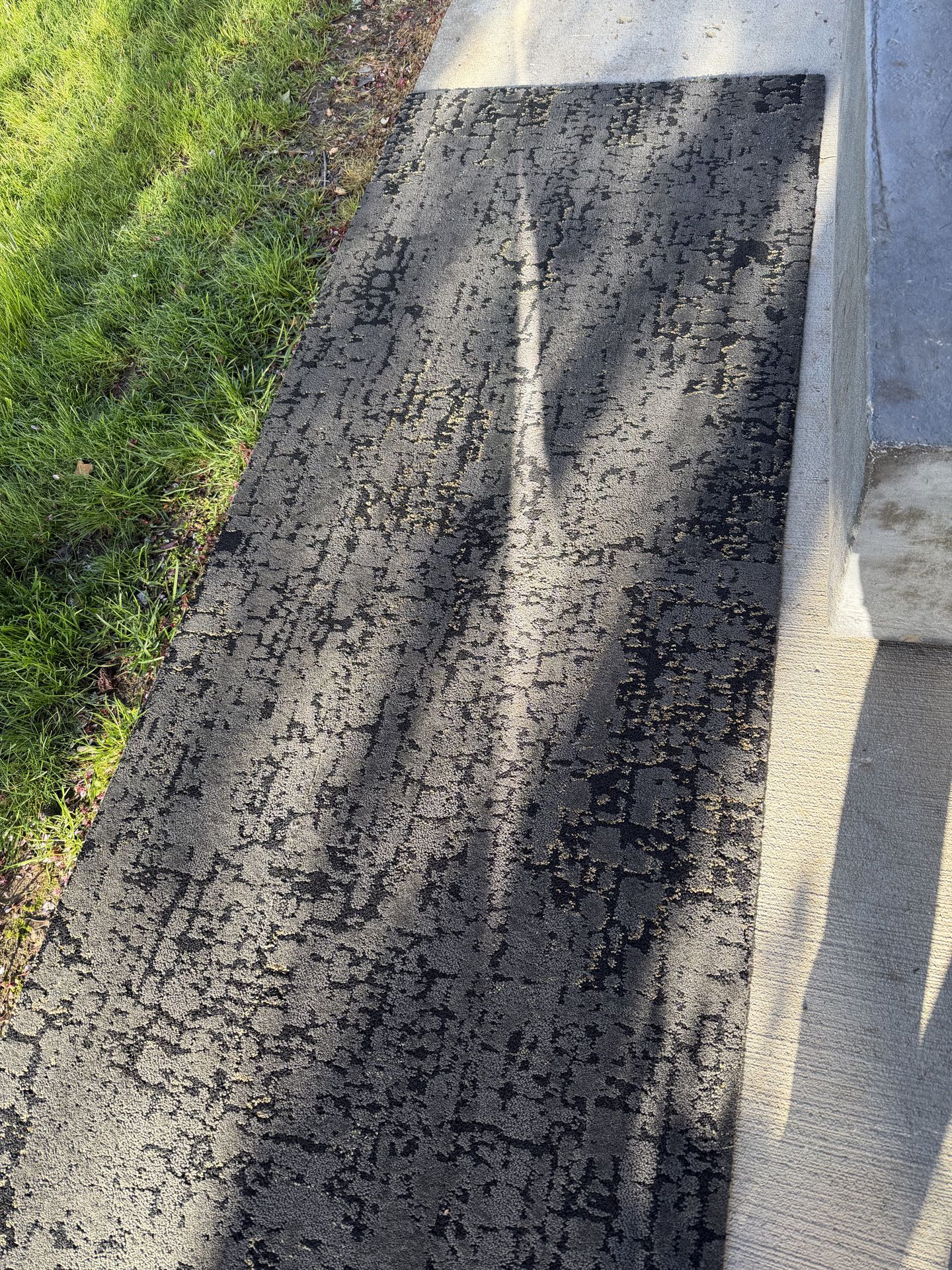 commercial carpet tiles with abstract design, 4 feet x 1 feet pzs