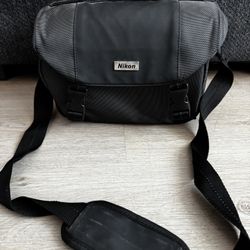Nikon DSLR Shoulder Bag