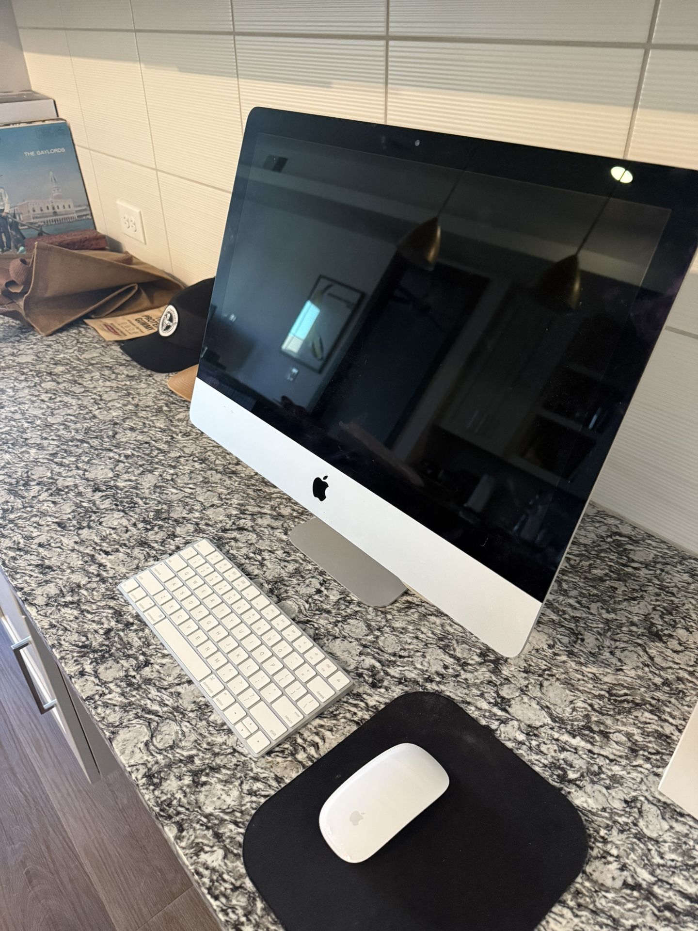“Apple iMac 21.5-inch (Mid 2015) – 2.8GHz i5, 8GB RAM, 1TB HDD – Great Condition”