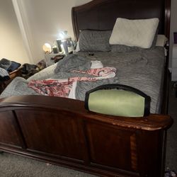 Queen Size, Full Oak Bed frame 4pc Set, With 2 Frame Rail Supports