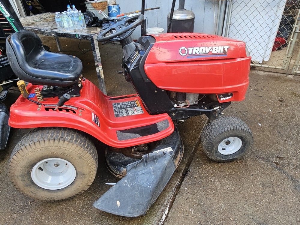 TROYBILT LAWN TRACTOR FOR SALE! READY TO DO WORK!