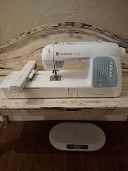 Singer Futura XL-400 Embroidery and Sewing Machine
