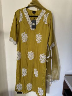 Indya Luxe Embroidered Kurta Suit Set NWT - Mustard Yellow - Medium India dress wedding haldi