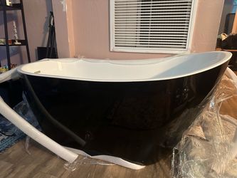 Freestanding Soaking Bathtub Black and White