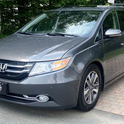 2015 Honda Odyssey Elite V6 8-Passenger Mini-Van