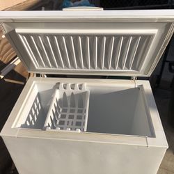 FRIGIDAIRE FREEZER 