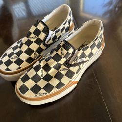 New Women’s Vans size 7