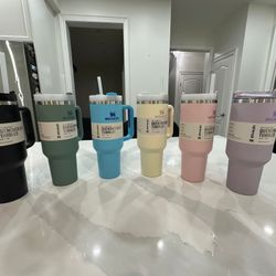 Stanley 40oz Quencher - Brand New - Straw Included