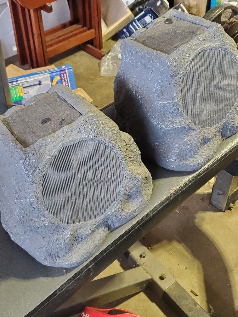 Outdoor Rock Style Wireless Speakers