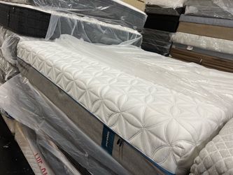 King size mattress tempur-pedic luxe