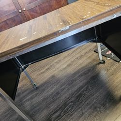 Desk With Wheels