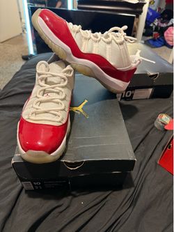 Jordan 11 low cherry sz10