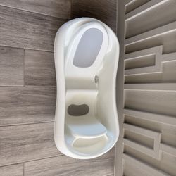 TOMY Sure Comfort Deluxe Newborn To Toddler Tub