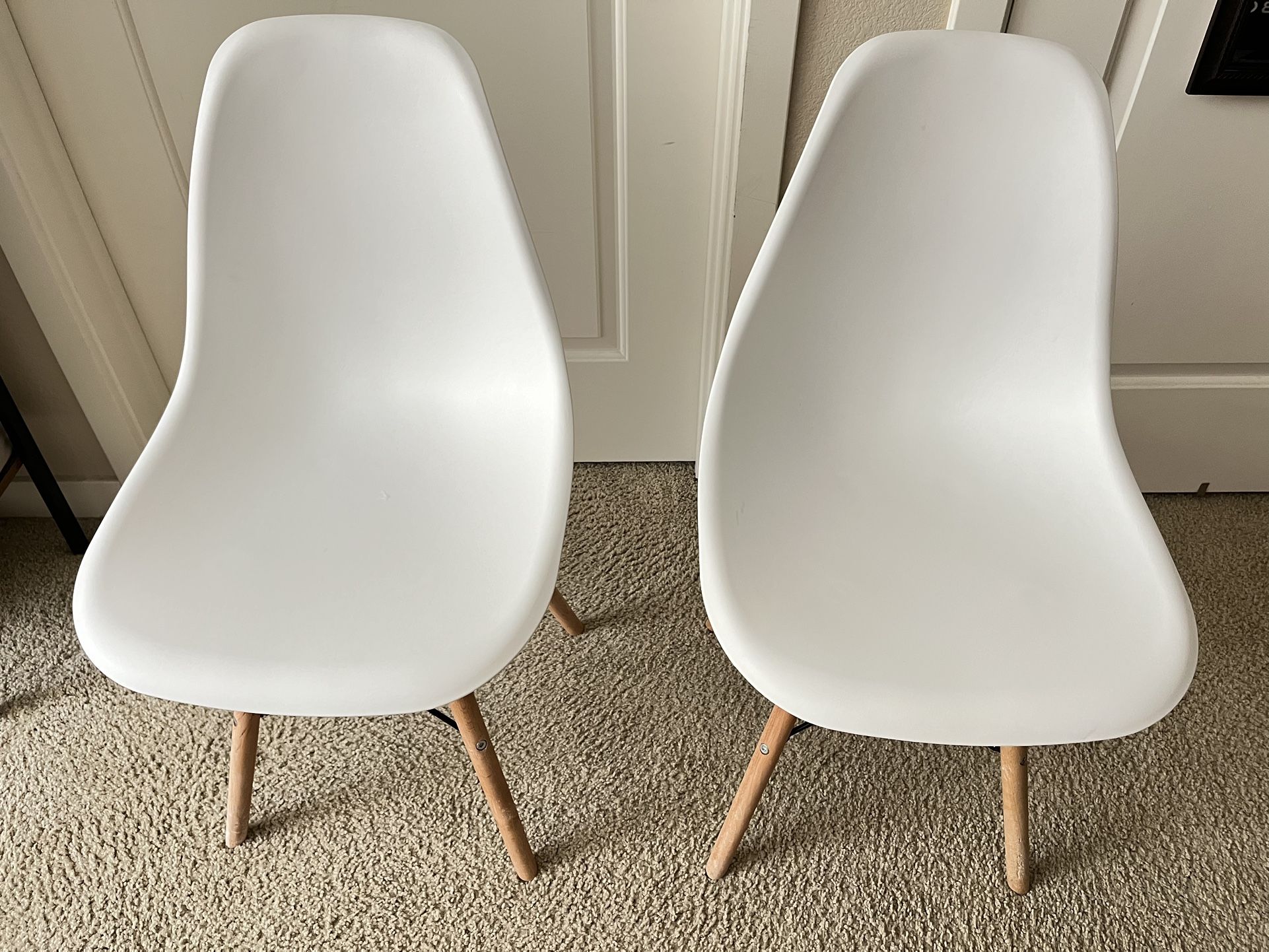 set of 2 White Plastic Chair with Wooden Legs 15"D x 18.25"W x 31.5"H