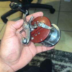 Vintage PFLUEGER BOND 2000 Fishing Reel