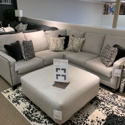 🛋️Hallenberg Fog 2-Piece Sectional Couch 🛋️Brand New Ashley 