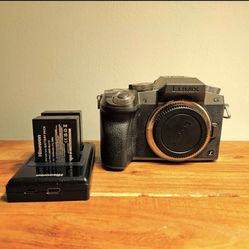 Panasonic Lumix DMC-G7 16MP 4K Digital Camera Body Black W Charger and Batteries