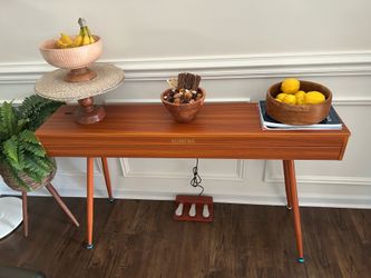 Wooden electric keyboard with pedal