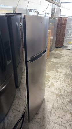 Whirlpool top freezer refrigerator