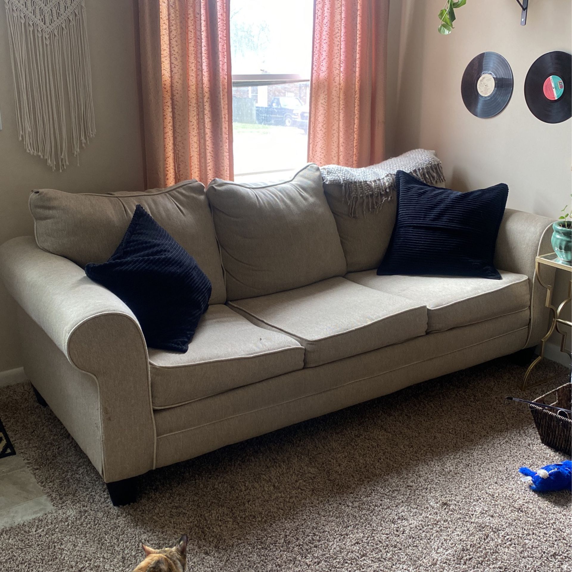 Couch With Queen Size Pullout Bed 