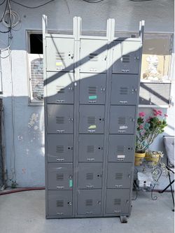 Lyon locker 18 units