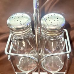 Salt and Pepper Shaker Glass Set with Caddy! Stainless Steel! Great used condition!