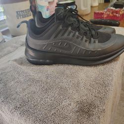 Nike Air Max Axis