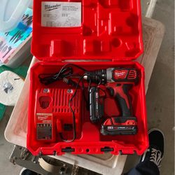 milwaukee drill kit