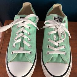 Women’s Converse All Start Sz 9
