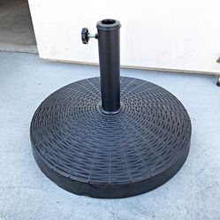 (New in box) $45 Heavy Outdoor Patio Garden Umbrella Base, Weight 55lbs, Wide 20”