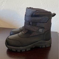 Boys Size 4 Snow Boots Worn once 