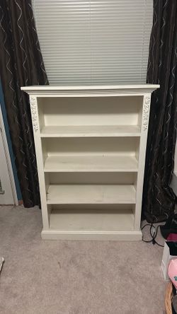 Shabby Chic Wooden bookshelf