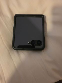 Motorola RAZR Ultra 2025 1TB 16G RAM Factory Unlocked Clean IMEI