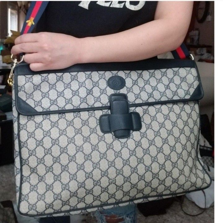 Authentic Vintage Gucci Interlocking GG Monogram Supreme Clutch Portfolio Laptop Crossbody Bag