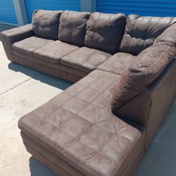 Sectional (Free Delivery)