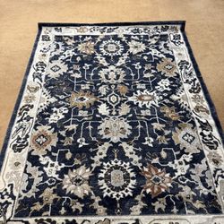 Persian Carpet 5 x 7 ft *Perfect Condition*