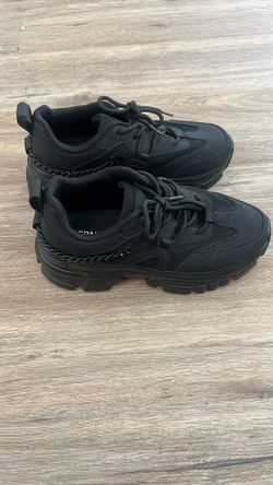 Black Women’s Sneakers