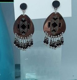 Delicate Alloy Jewelry Medium Size Earrings For Women.      Black And Silver 
