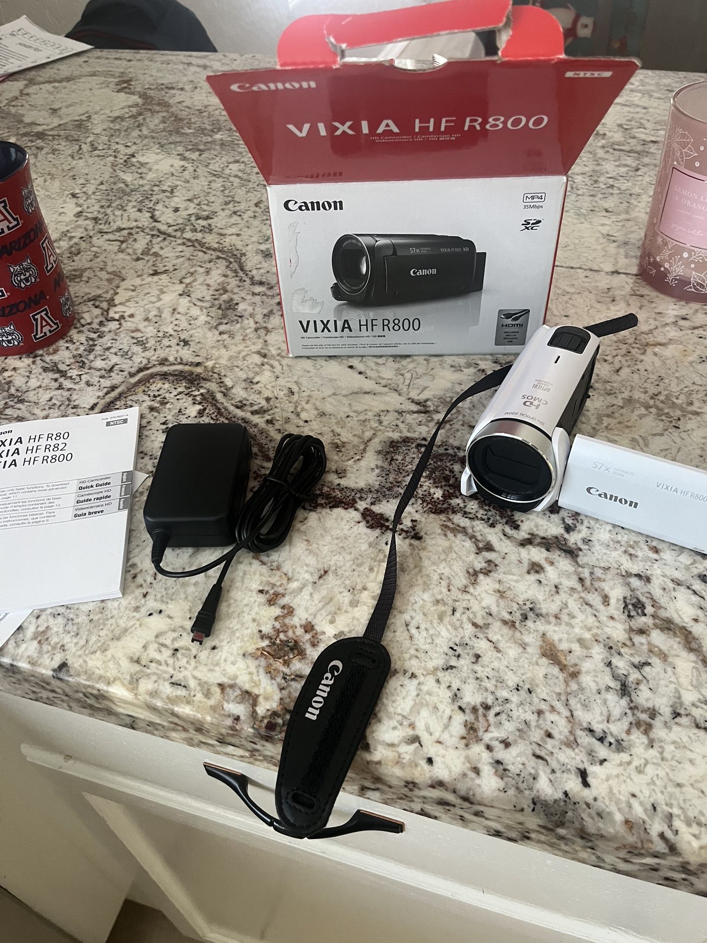 CAMCORDER CANON VIXIA HFR800 White - Open Box Never Used