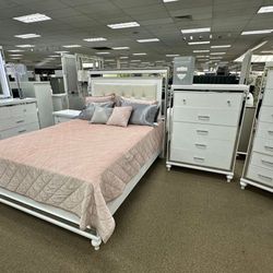 NEW BEAUTIFUL Bedroom Set - with Built in LED Lights!