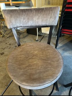 Three swivels heigh chairs