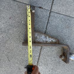 heavy-duty trailer hitch mount with a ball