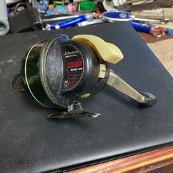 Johnson Reel  Sabra  Model  130 B Like New