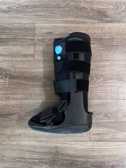 Small walking boot. Fits women size 7