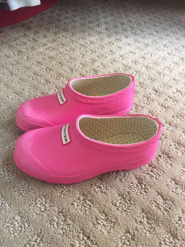Girl's pink Hunter shoes